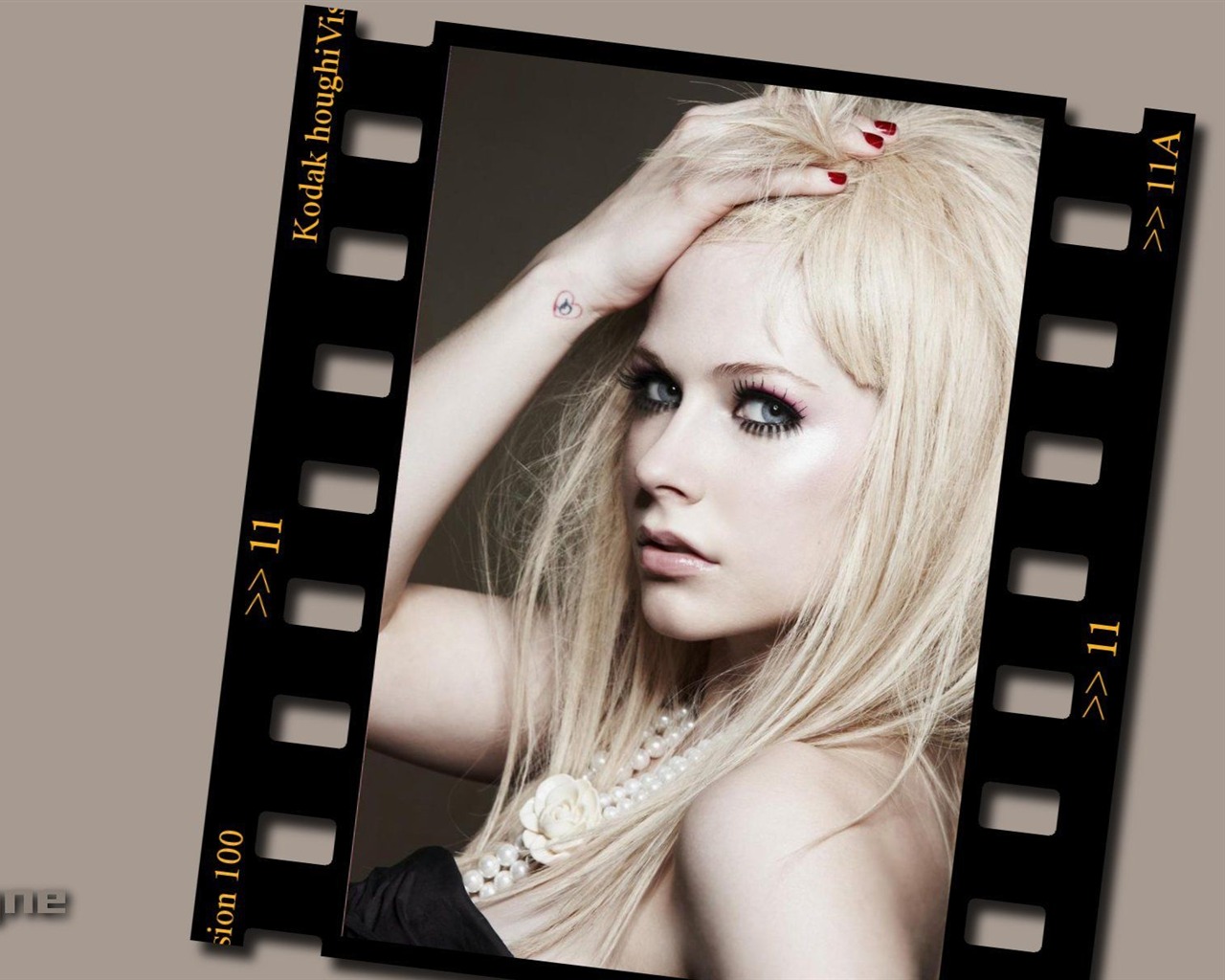 Avril Lavigne beau fond d'écran #29 - 1280x1024