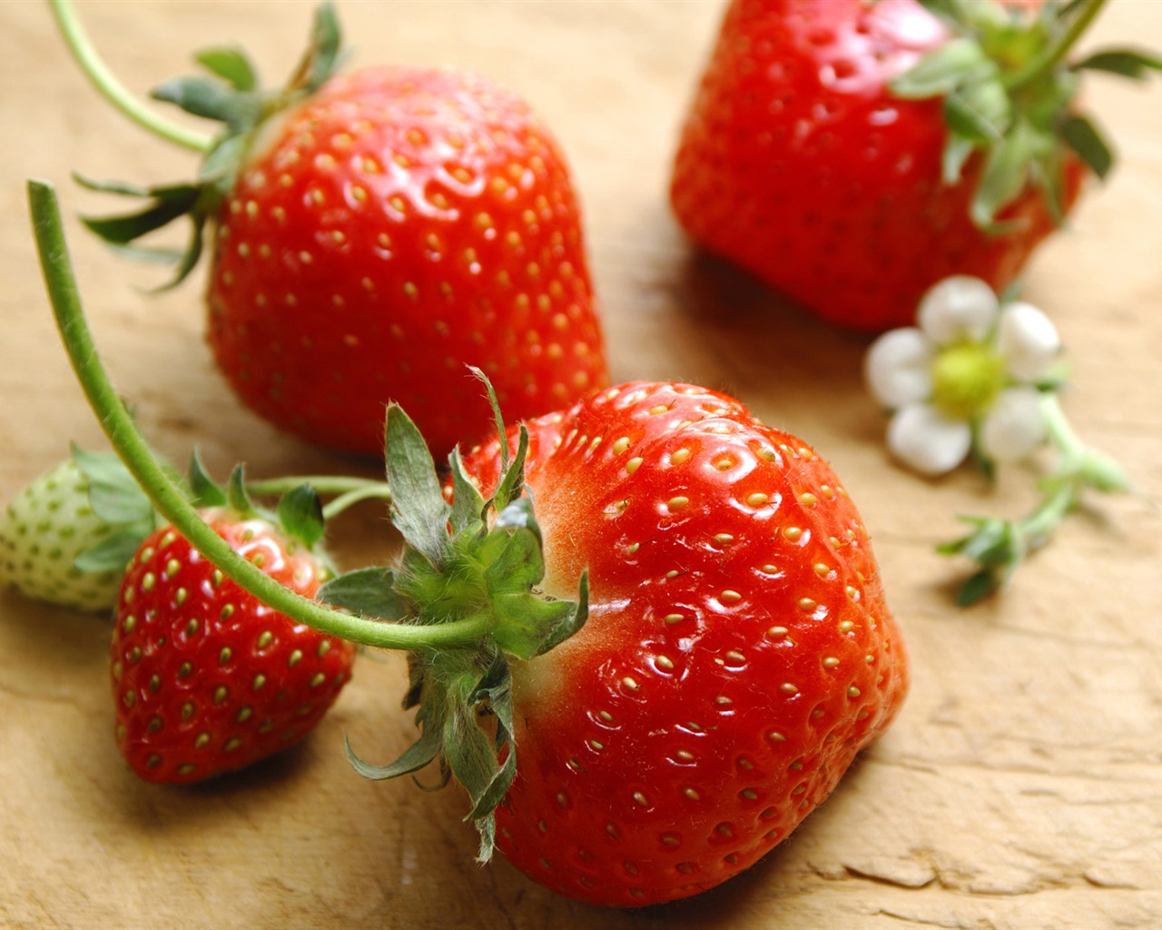 HD wallpaper fresh strawberries #2 - 1280x1024