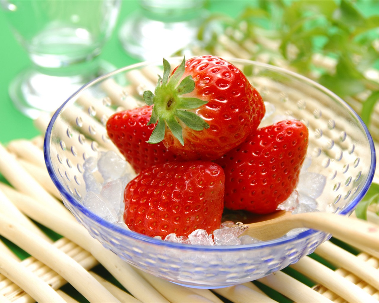 HD wallpaper fresh strawberries #10 - 1280x1024