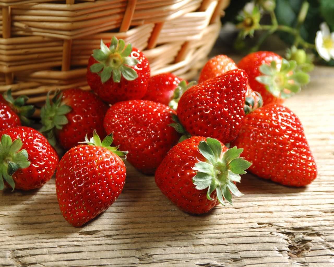 HD wallpaper fresh strawberries #11 - 1280x1024