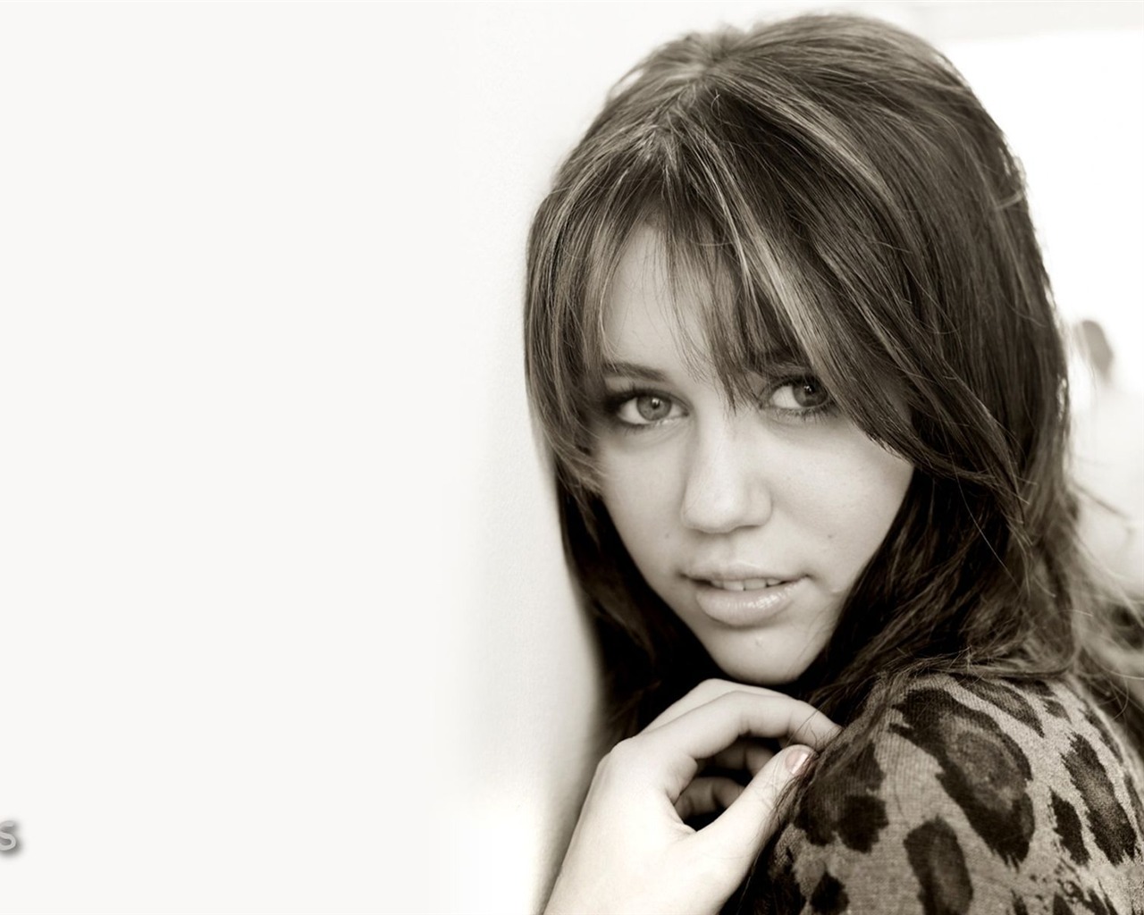 Miley Cyrus beautiful wallpaper #12 - 1280x1024