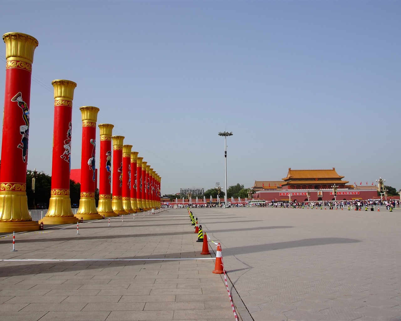 Costumes, Tiananmen Square (rebar works) #4 - 1280x1024
