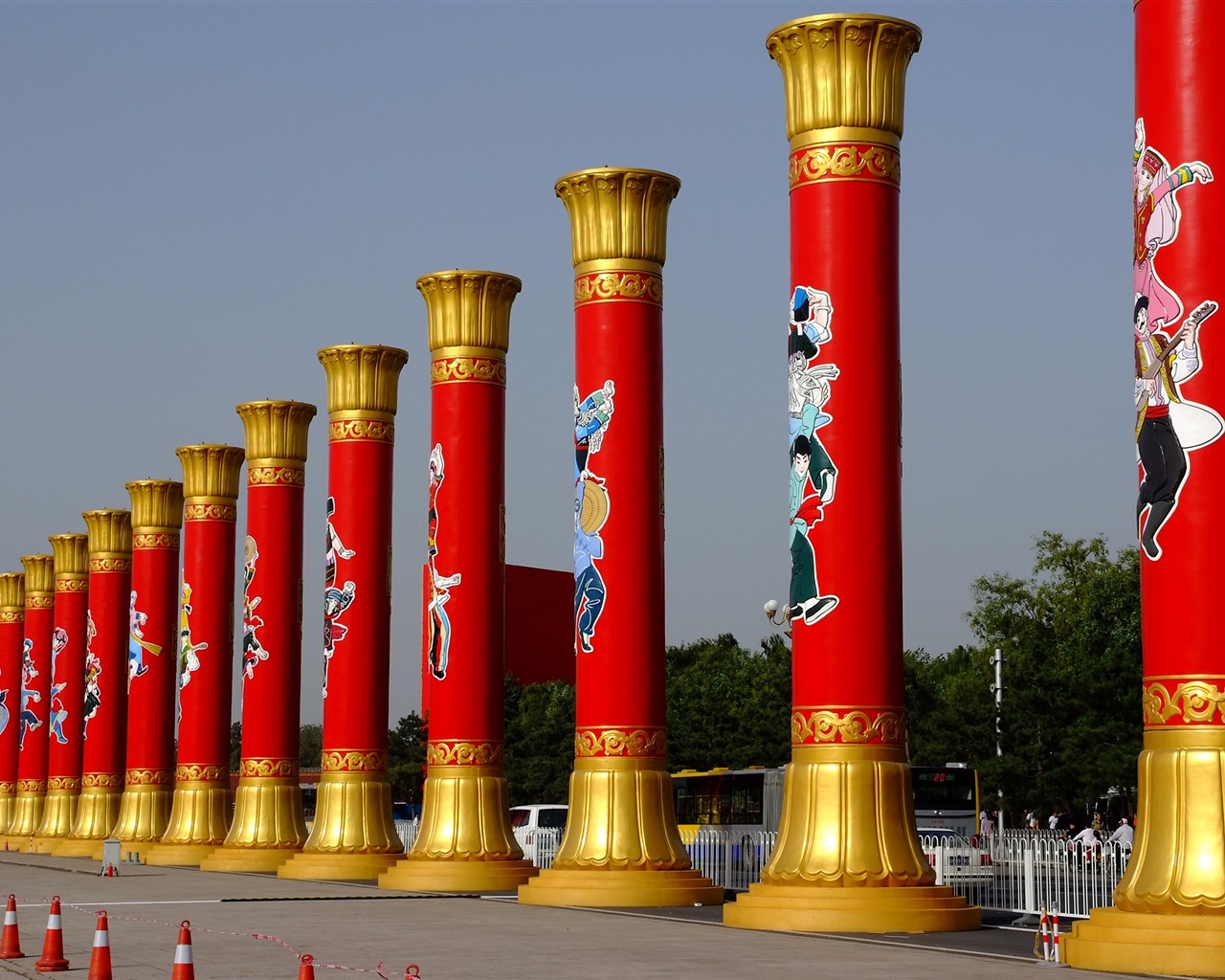 Kostýmy, náměstí Nebeského klidu (prutu práce) #5 - 1280x1024