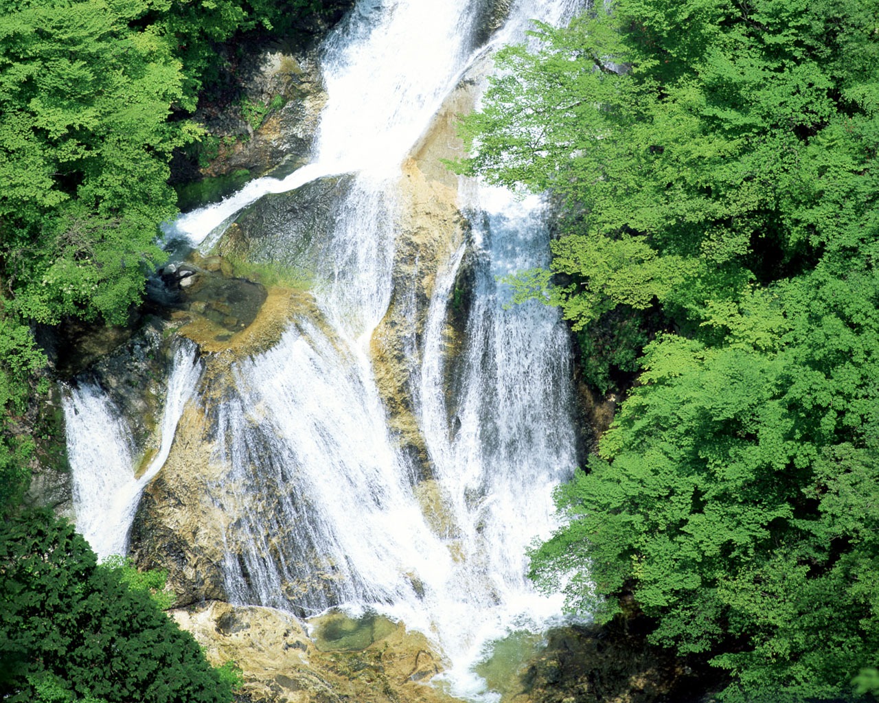 Waterfall streams wallpaper (1) #1 - 1280x1024