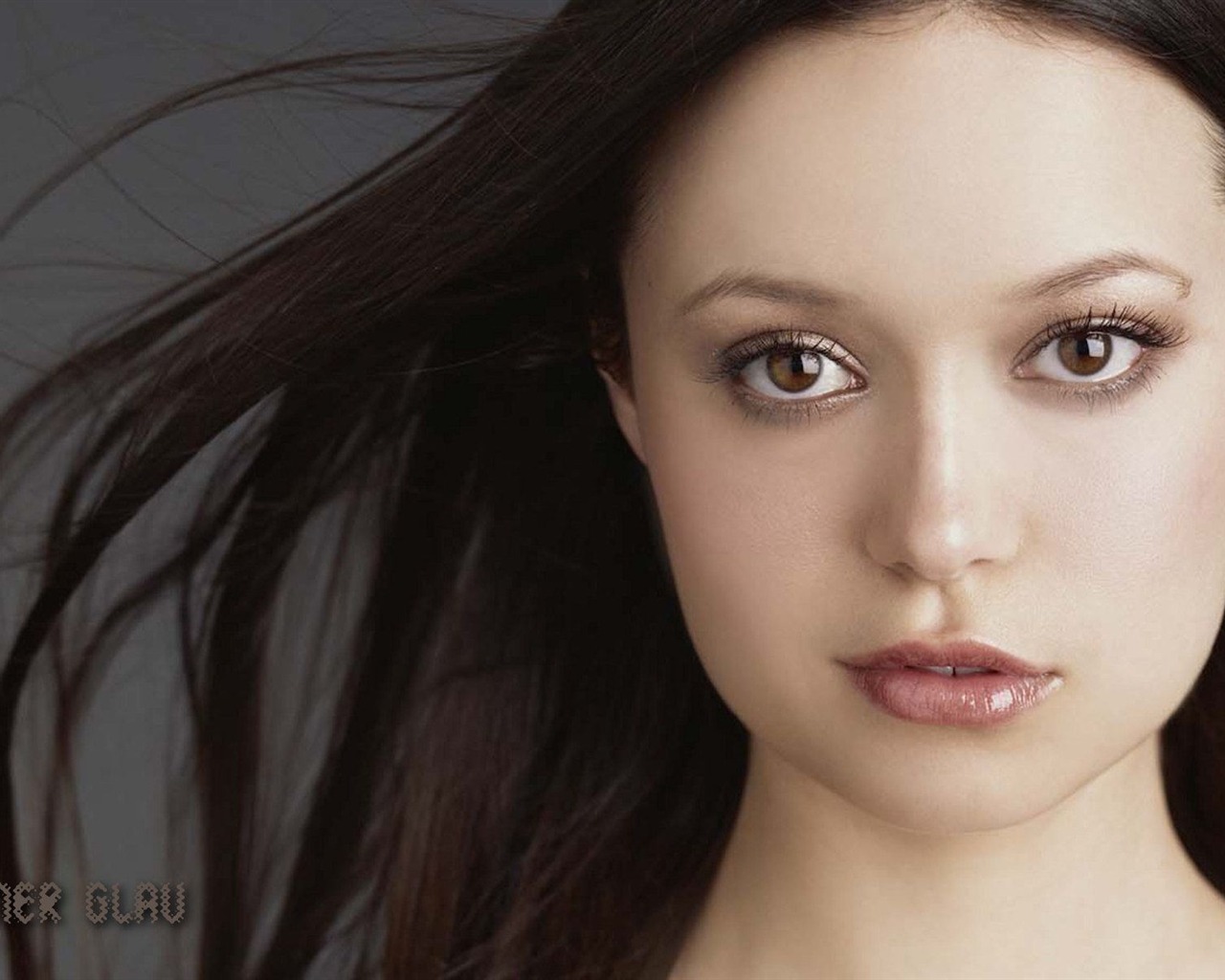 Summer Glau krásnou tapetu #27 - 1280x1024