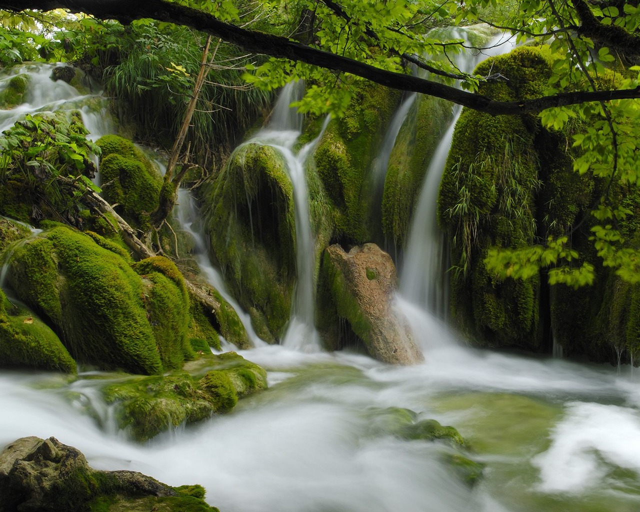 Waterfall streams wallpaper (10) #20 - 1280x1024