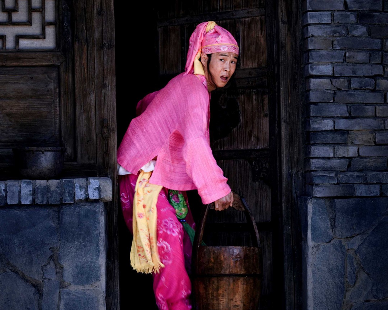 Une femme, un fusil et un fond d'écran HD Noodle Shop #4 - 1280x1024