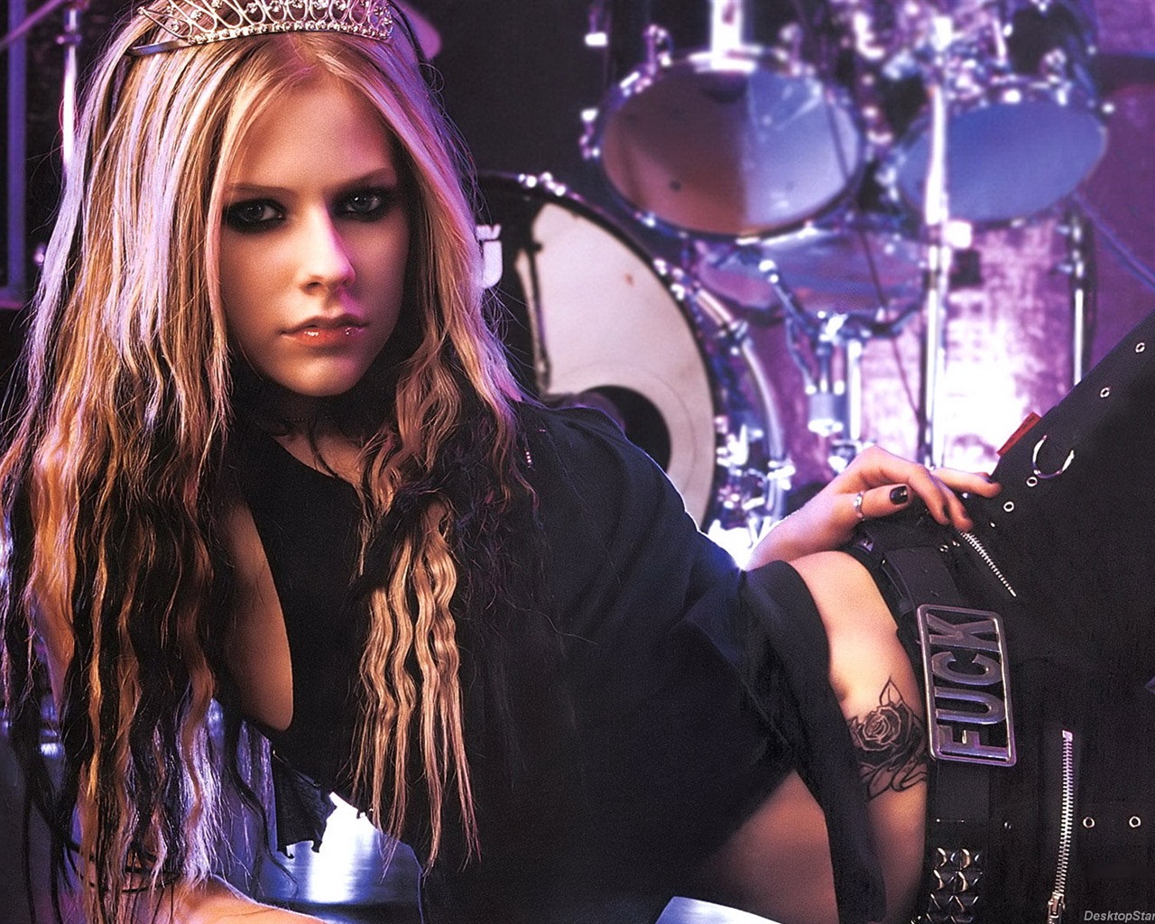 Avril Lavigne krásnou tapetu (3) #2 - 1280x1024