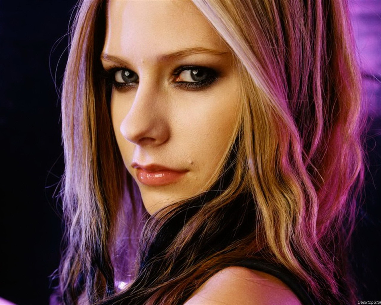 Avril Lavigne krásnou tapetu (3) #25 - 1280x1024