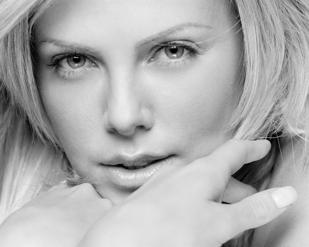 Charlize Theron krásná tapeta (2) #7 - 1280x1024