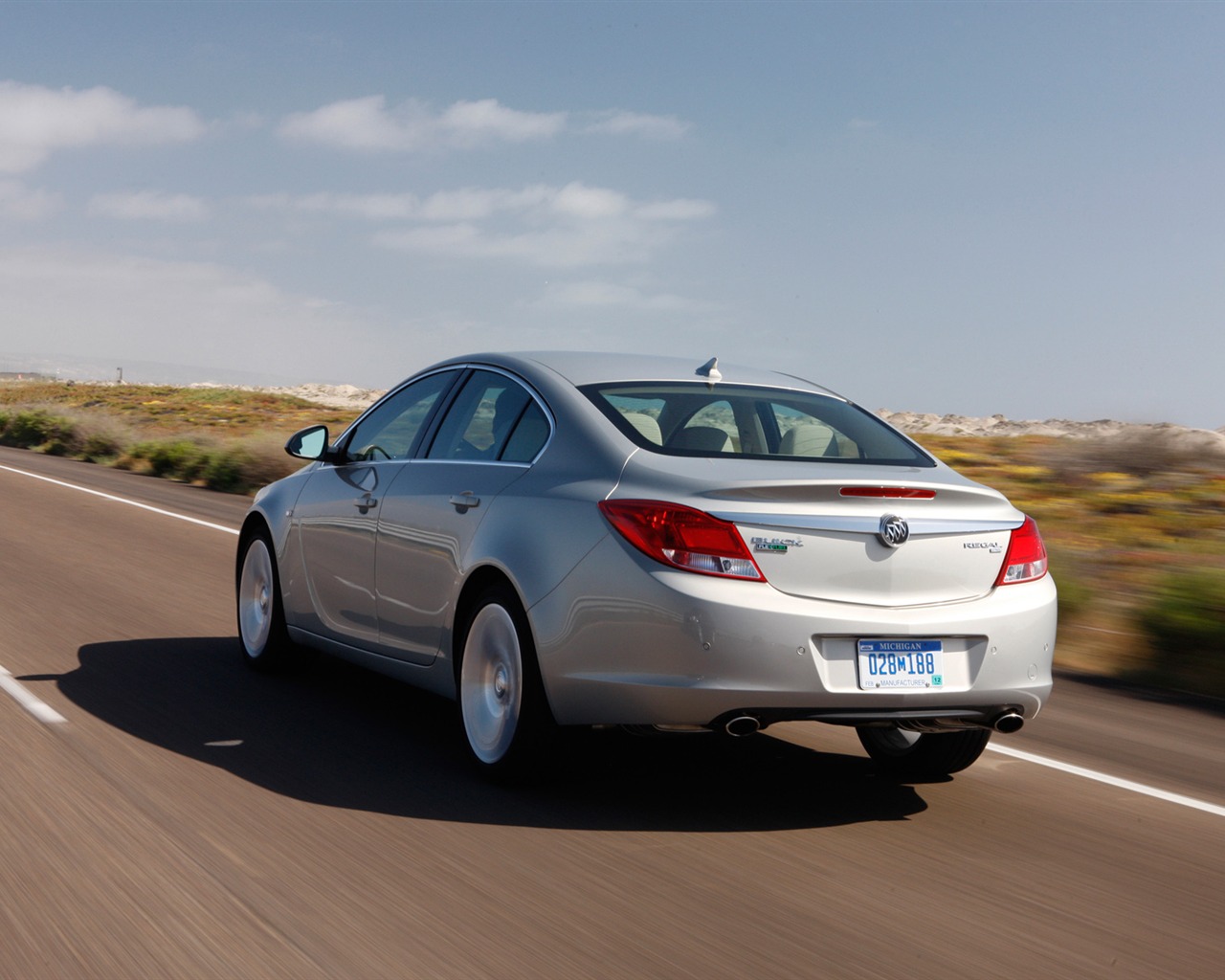 Buick Regal - 2011 HD wallpaper #10 - 1280x1024