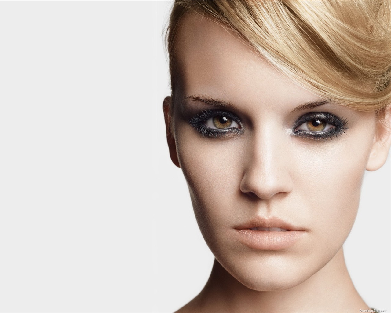 Maggie Grace krásnou tapetu #19 - 1280x1024