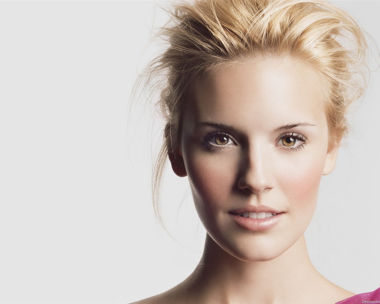 Maggie Grace krásnou tapetu #22 - 1280x1024