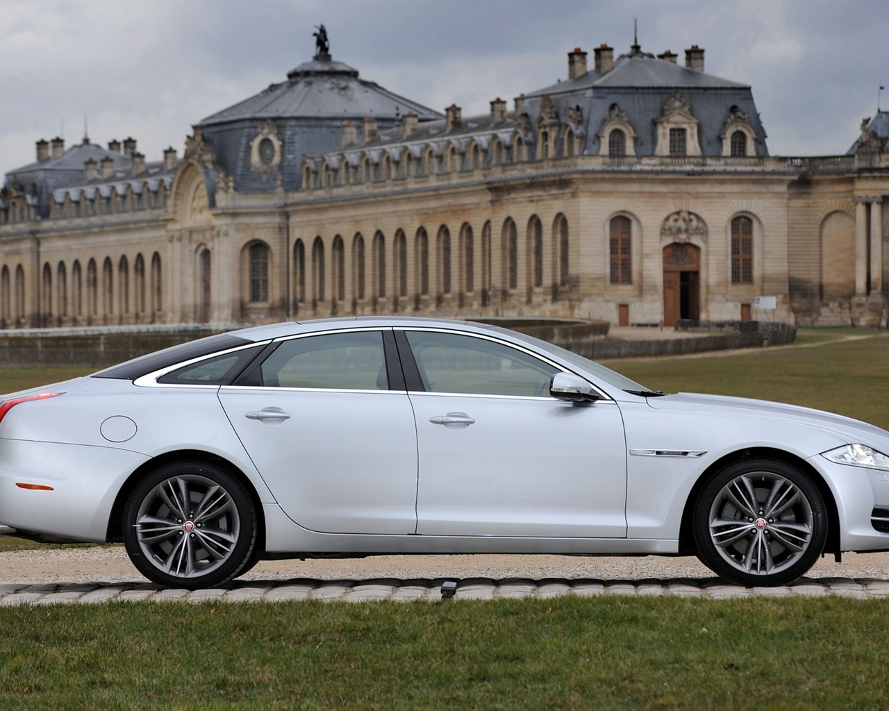 Jaguar XJL - 2010 HD tapetu #3 - 1280x1024