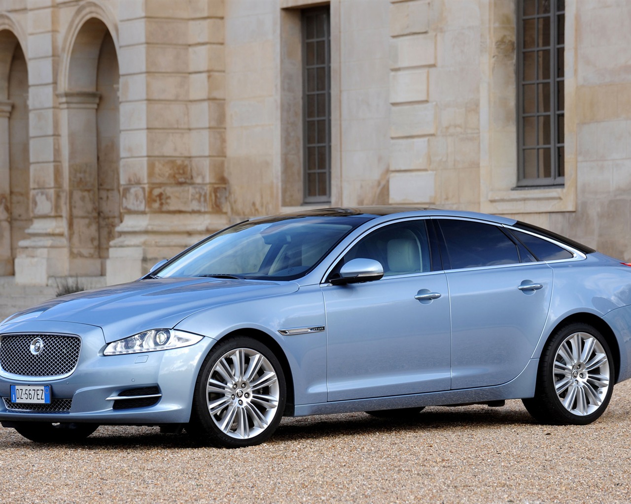 Jaguar XJL - 2010 HD wallpaper #11 - 1280x1024
