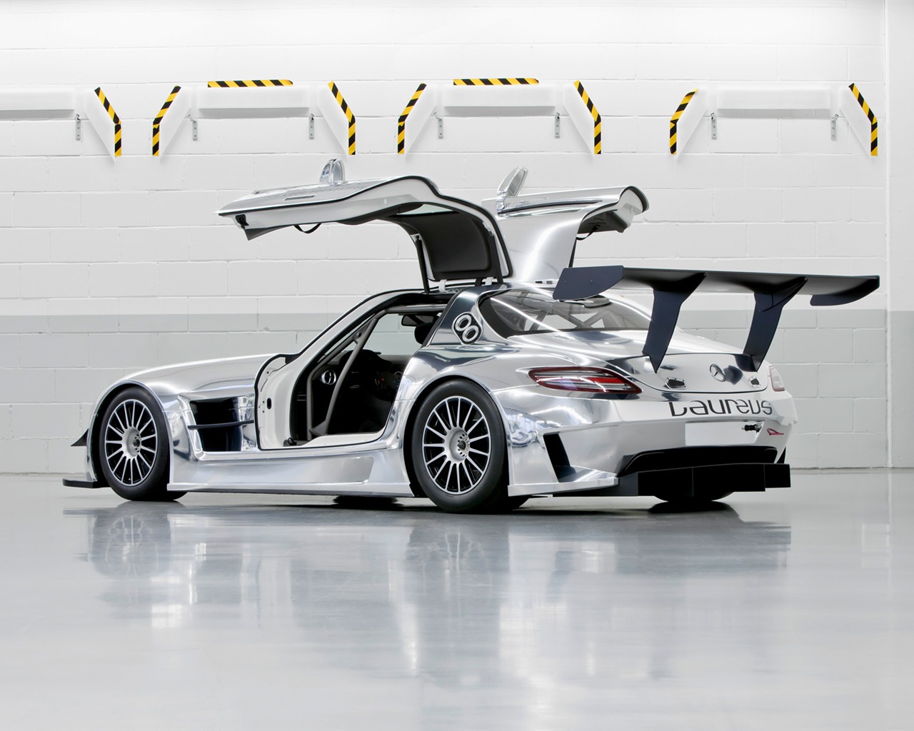 Mercedes-Benz SLS AMG GT3 - 2010 HD wallpaper #3 - 1280x1024