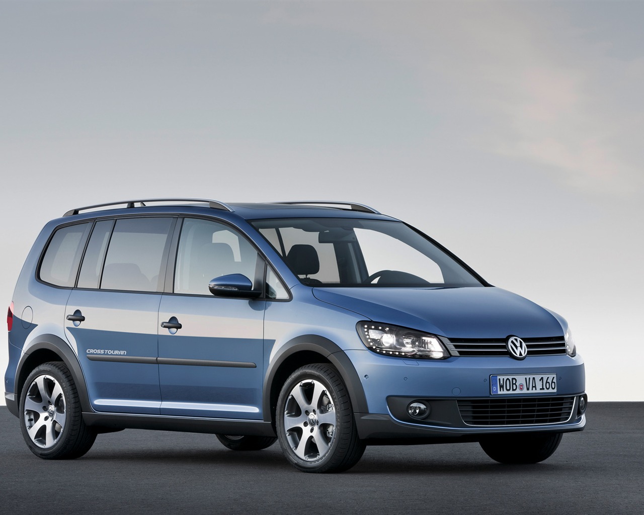 Volkswagen CrossTouran - 2010 HD wallpaper #1 - 1280x1024