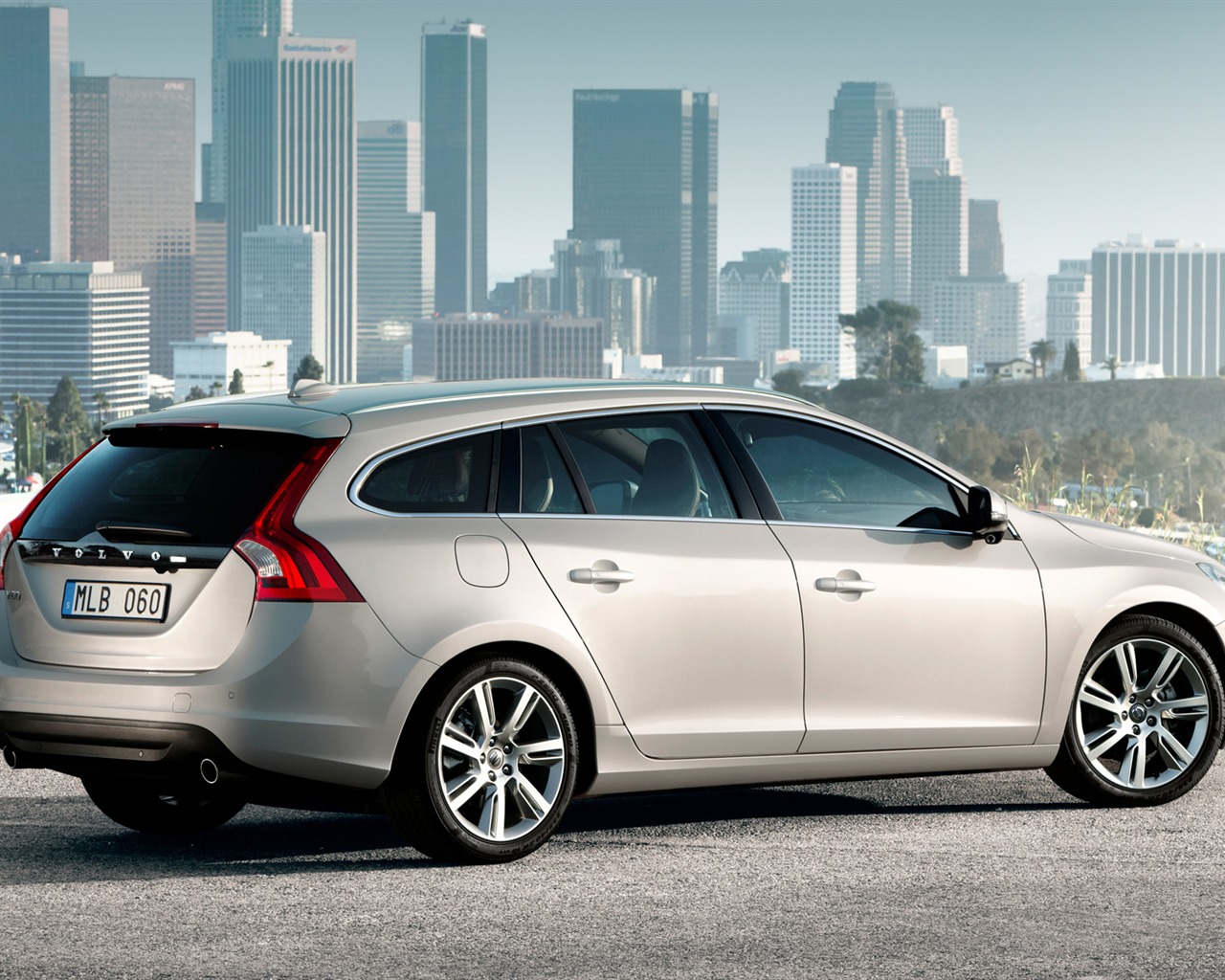 Volvo V60 - 2010 HD wallpaper #2 - 1280x1024