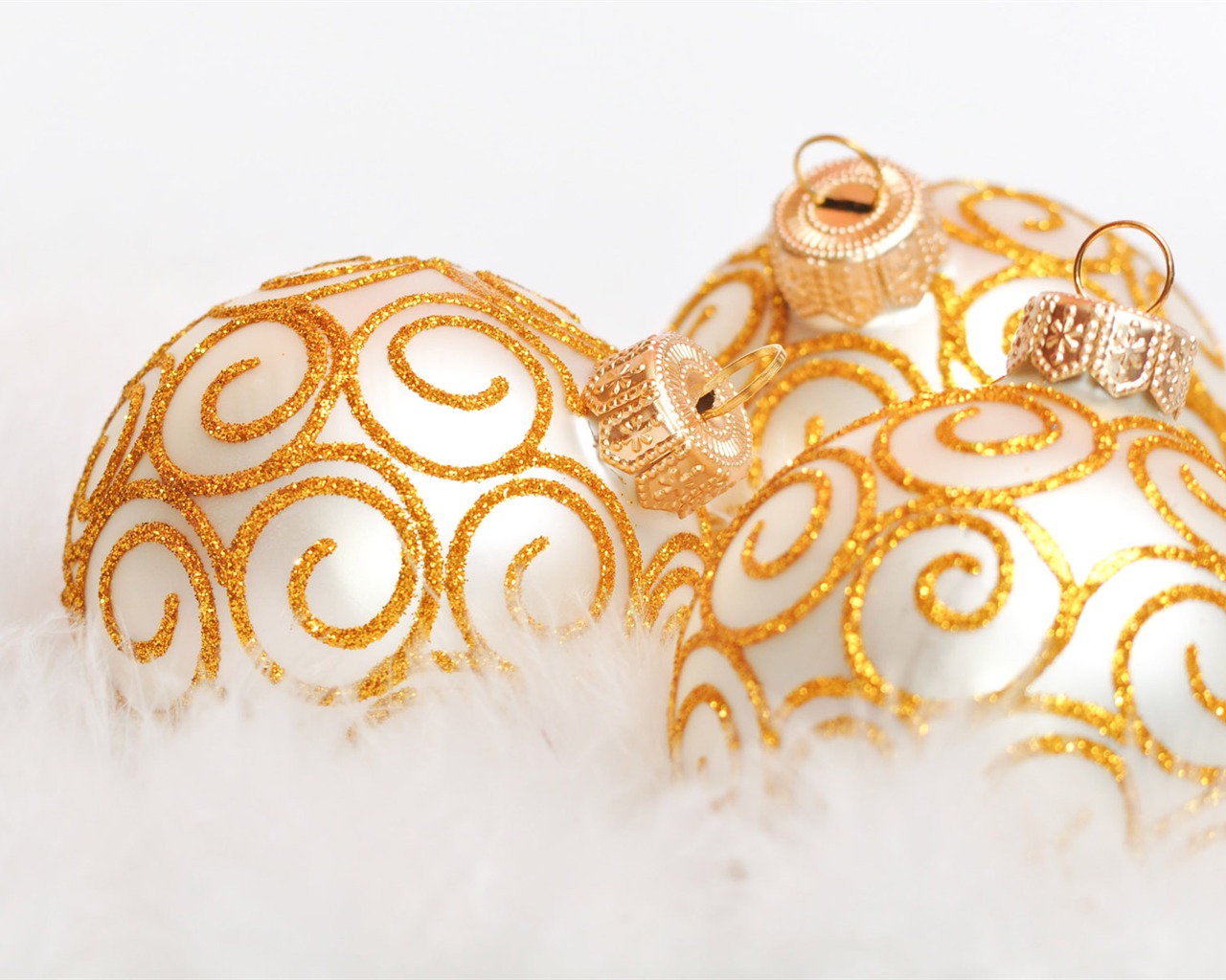Christmas balls wallpaper (1) #6 - 1280x1024