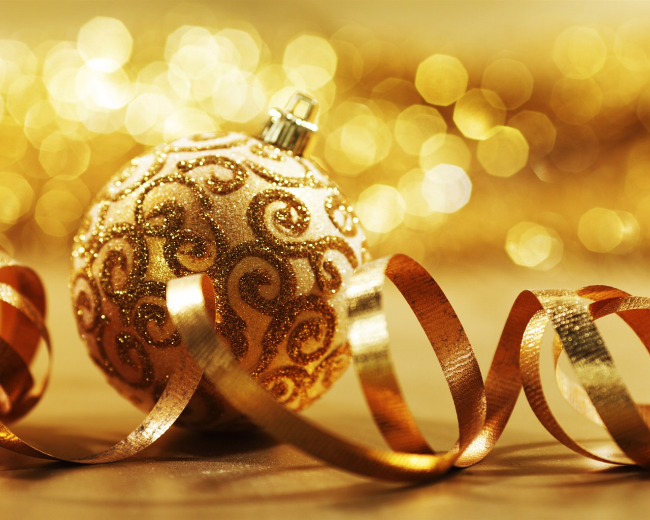 Christmas balls wallpaper (1) #12 - 1280x1024