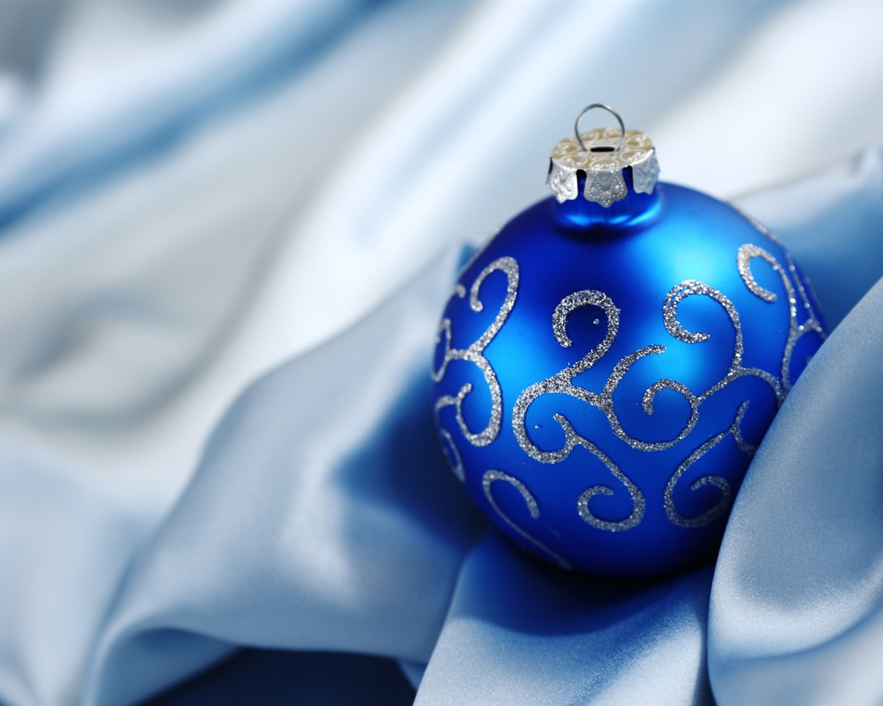 Christmas balls wallpaper (1) #13 - 1280x1024