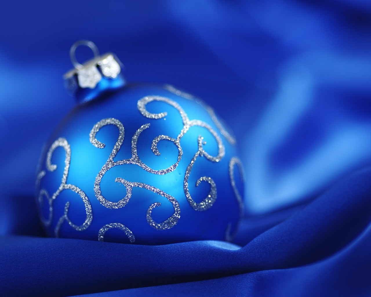 Christmas balls wallpaper (2) #13 - 1280x1024