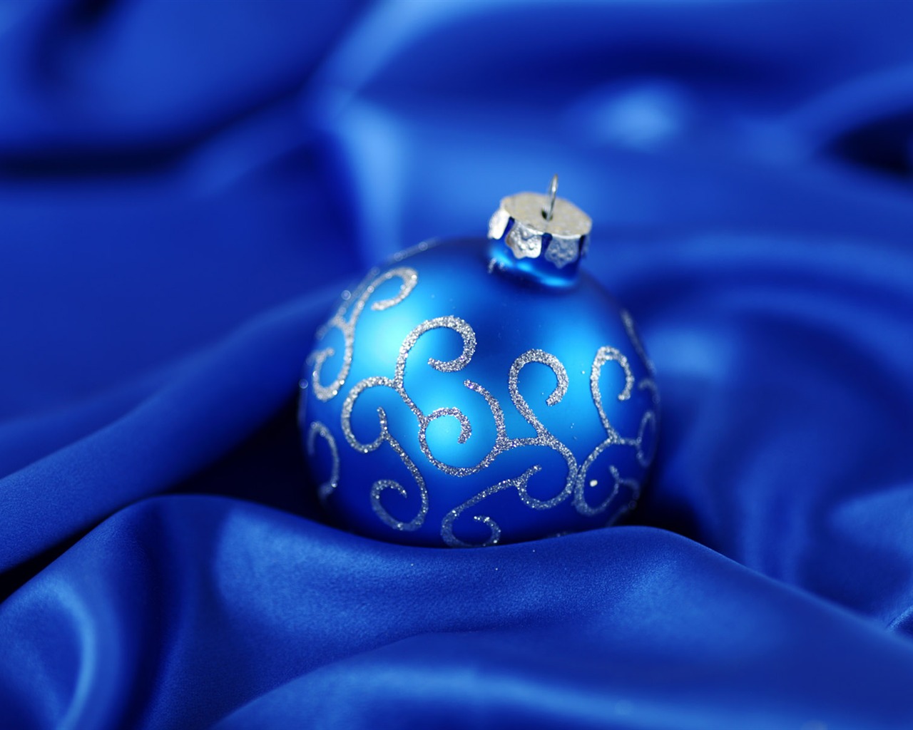 Christmas balls wallpaper (2) #14 - 1280x1024