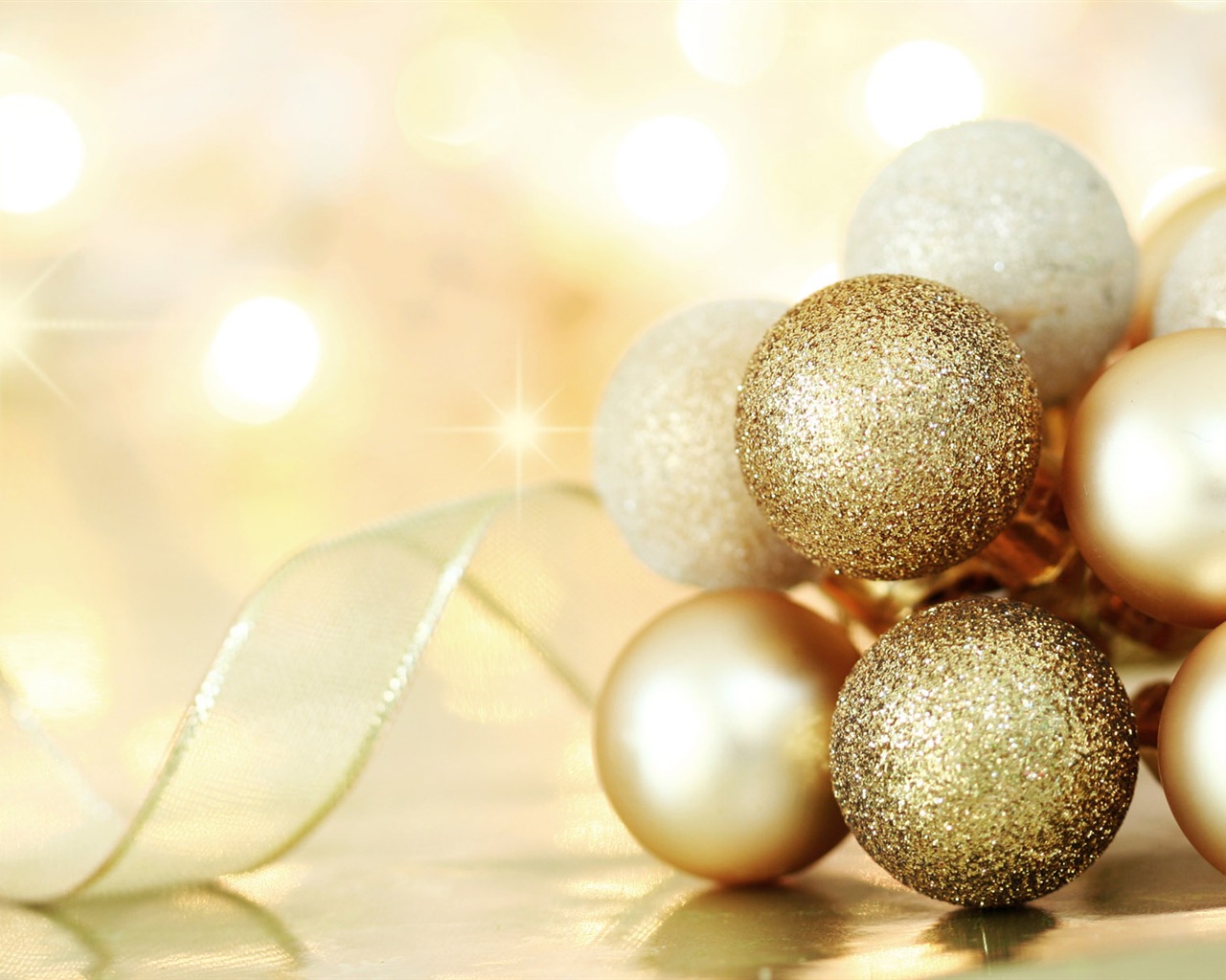 Christmas balls wallpaper (2) #18 - 1280x1024