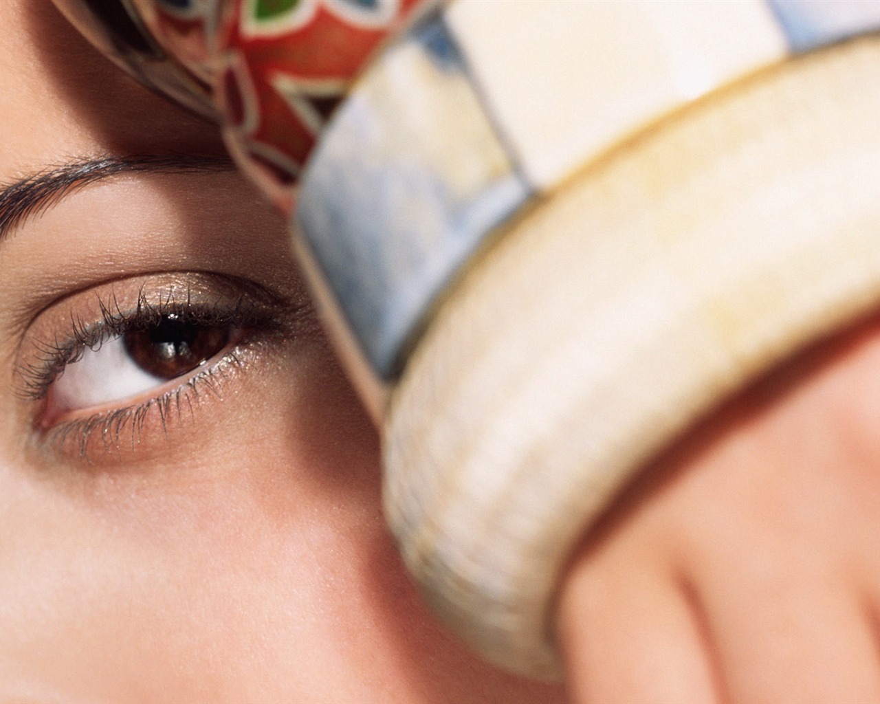 Women face close-up wallpaper (1) #18 - 1280x1024