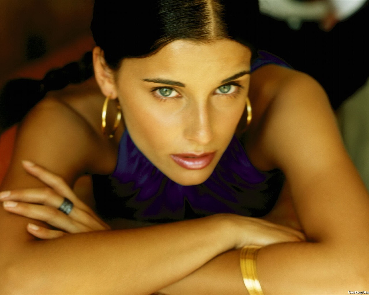 Nelly Furtado 妮莉·费塔朵 美女壁纸10 - 1280x1024