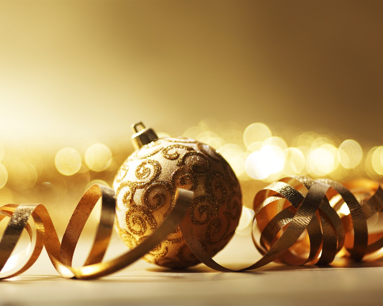 Christmas balls wallpaper (3) #10 - 1280x1024