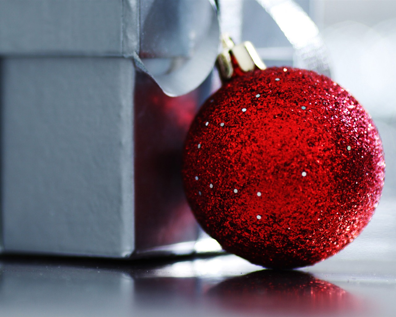 Christmas balls wallpaper (3) #13 - 1280x1024