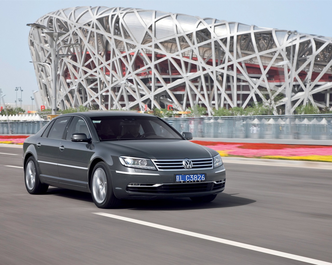 Volkswagen Phaeton W12 dlouhý rozvor - 2010 HD tapetu #1 - 1280x1024