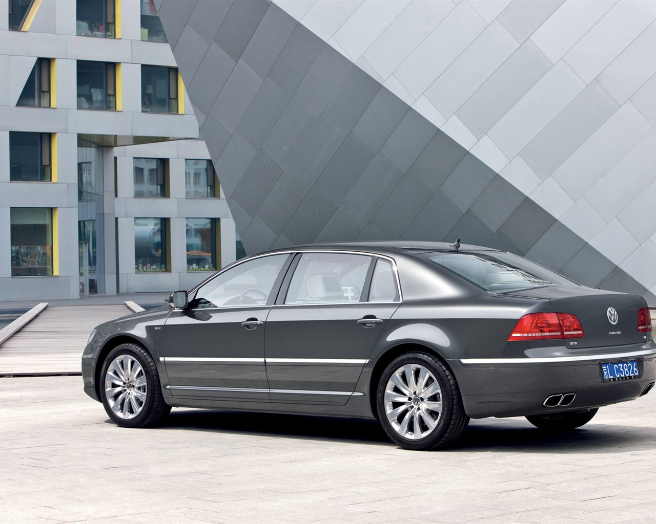 Volkswagen Phaeton W12 long wheelbase - 2010 HD wallpaper #11 - 1280x1024