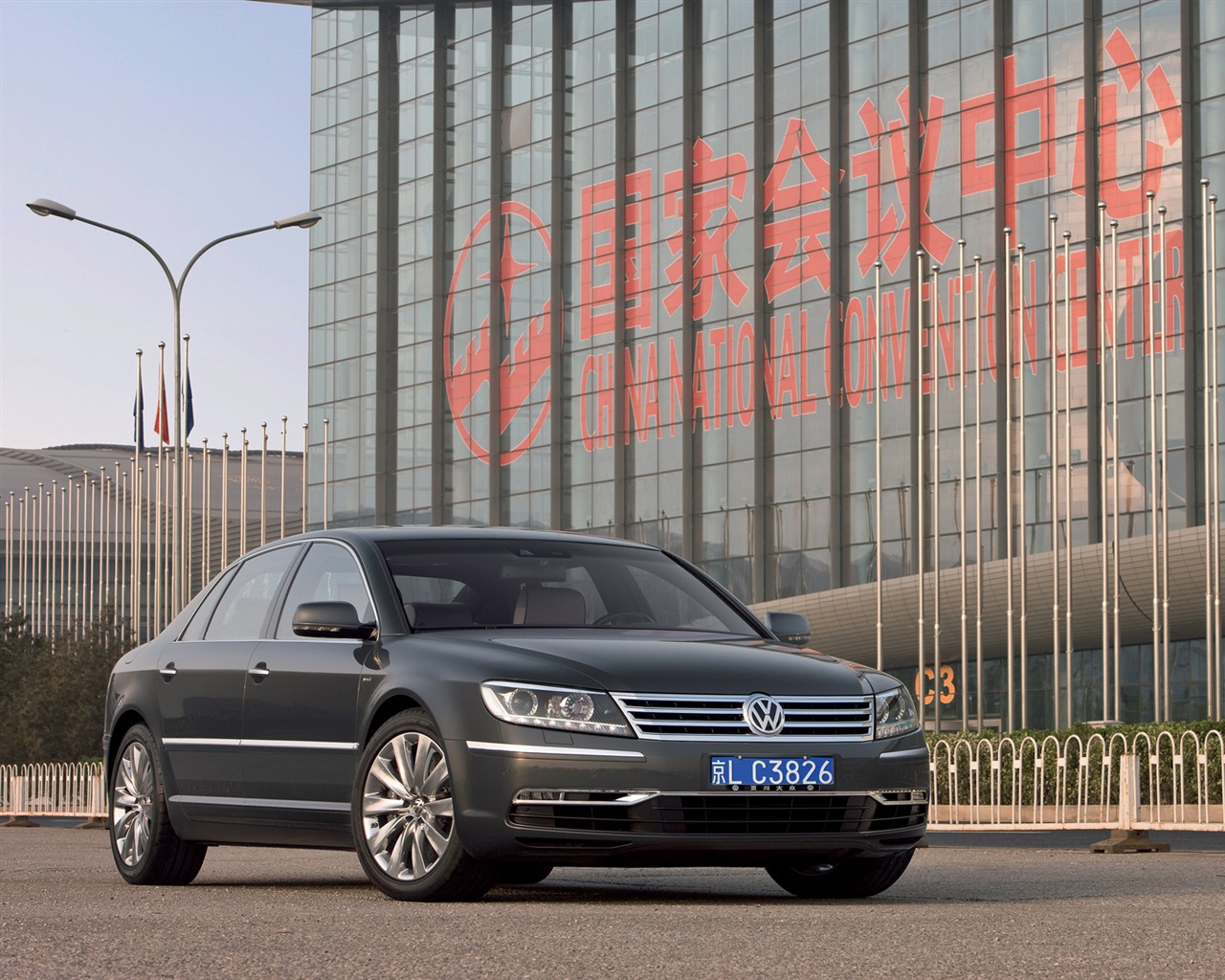 Volkswagen Phaeton W12 dlouhý rozvor - 2010 HD tapetu #13 - 1280x1024