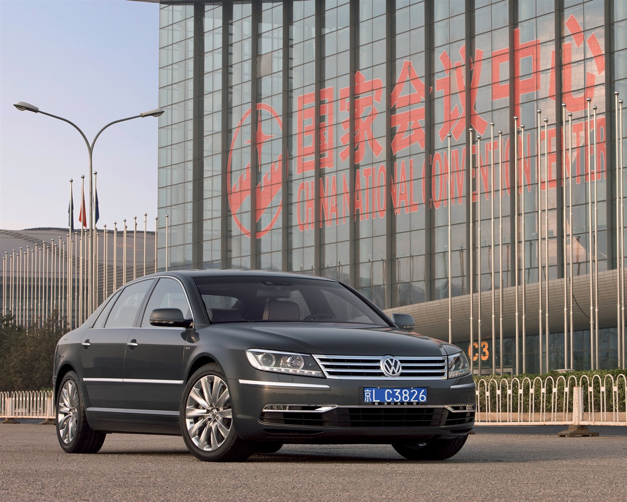 Volkswagen Phaeton W12 long wheelbase - 2010 HD wallpaper #13 - 1280x1024