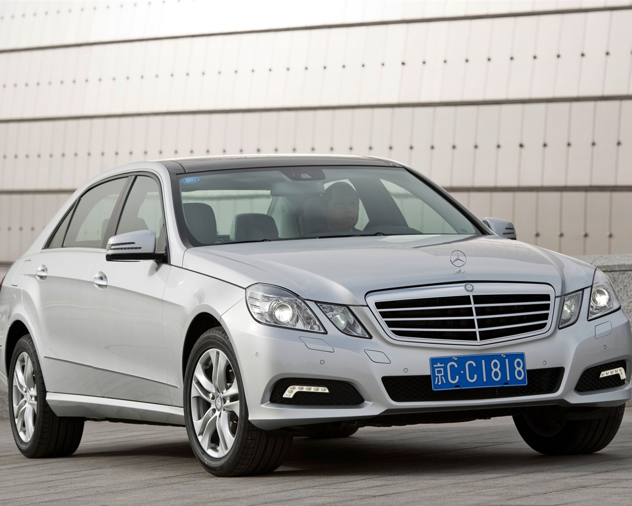 Mercedes-Benz E-Class Long Version - 2010 奔驰1 - 1280x1024