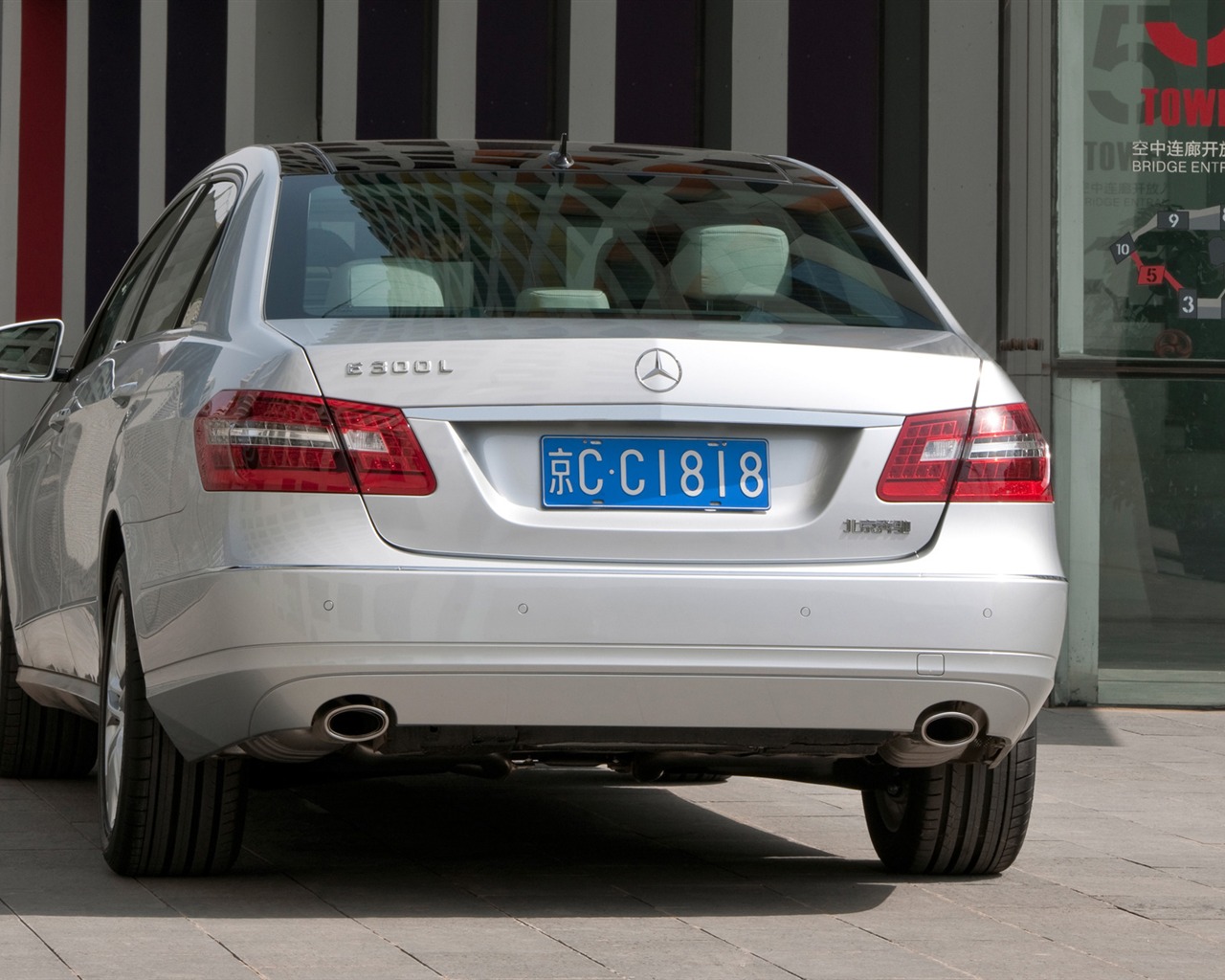 Mercedes-Benz E-Class, Dlouhá verze - 2010 HD tapetu #10 - 1280x1024
