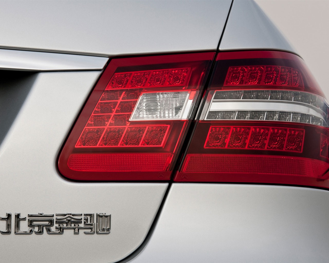 Mercedes-Benz E-Class Long Version - 2010 奔馳 #12 - 1280x1024