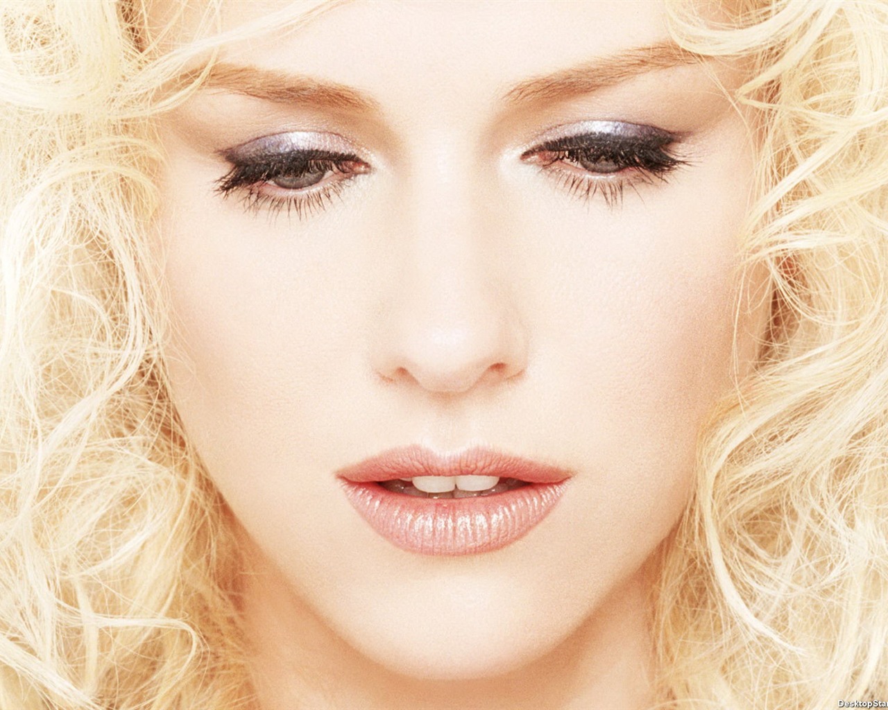 Naomi Watts krásnou tapetu #1 - 1280x1024