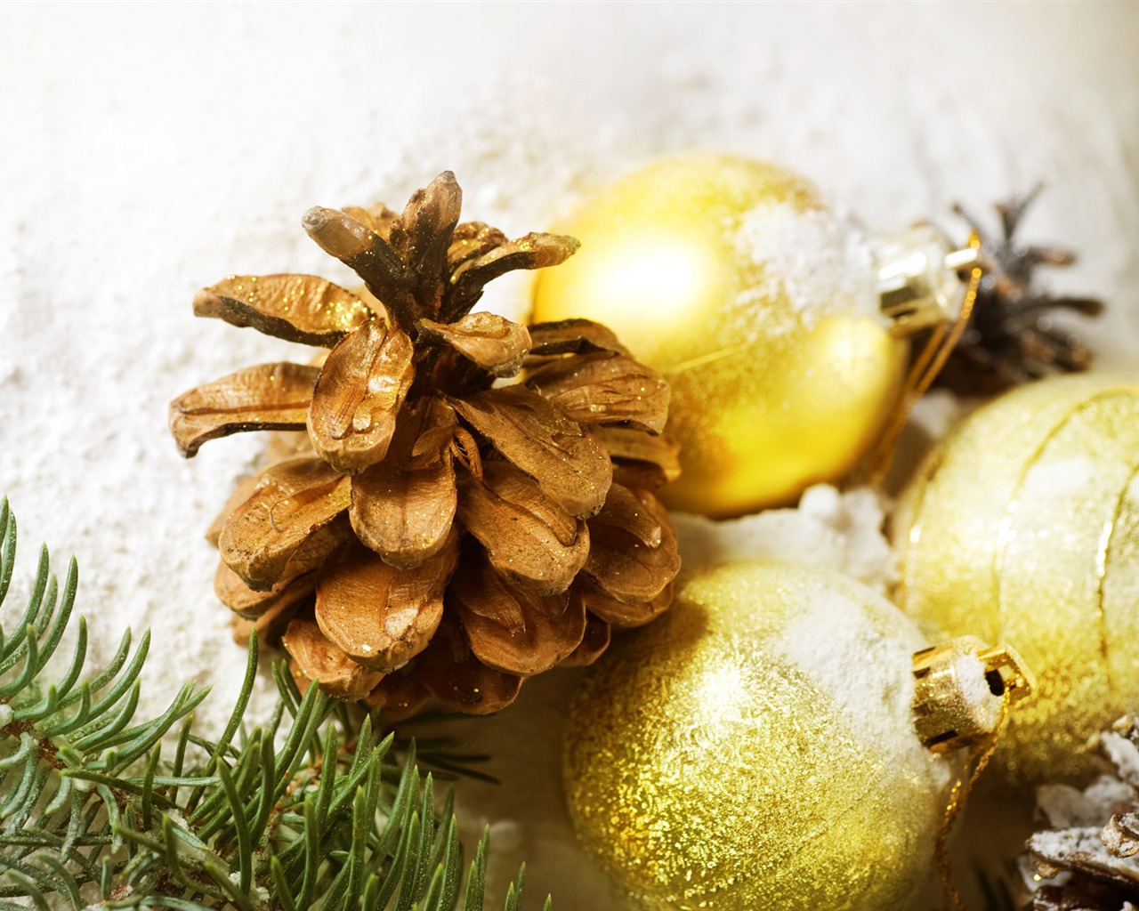 Christmas balls wallpaper (5) #9 - 1280x1024