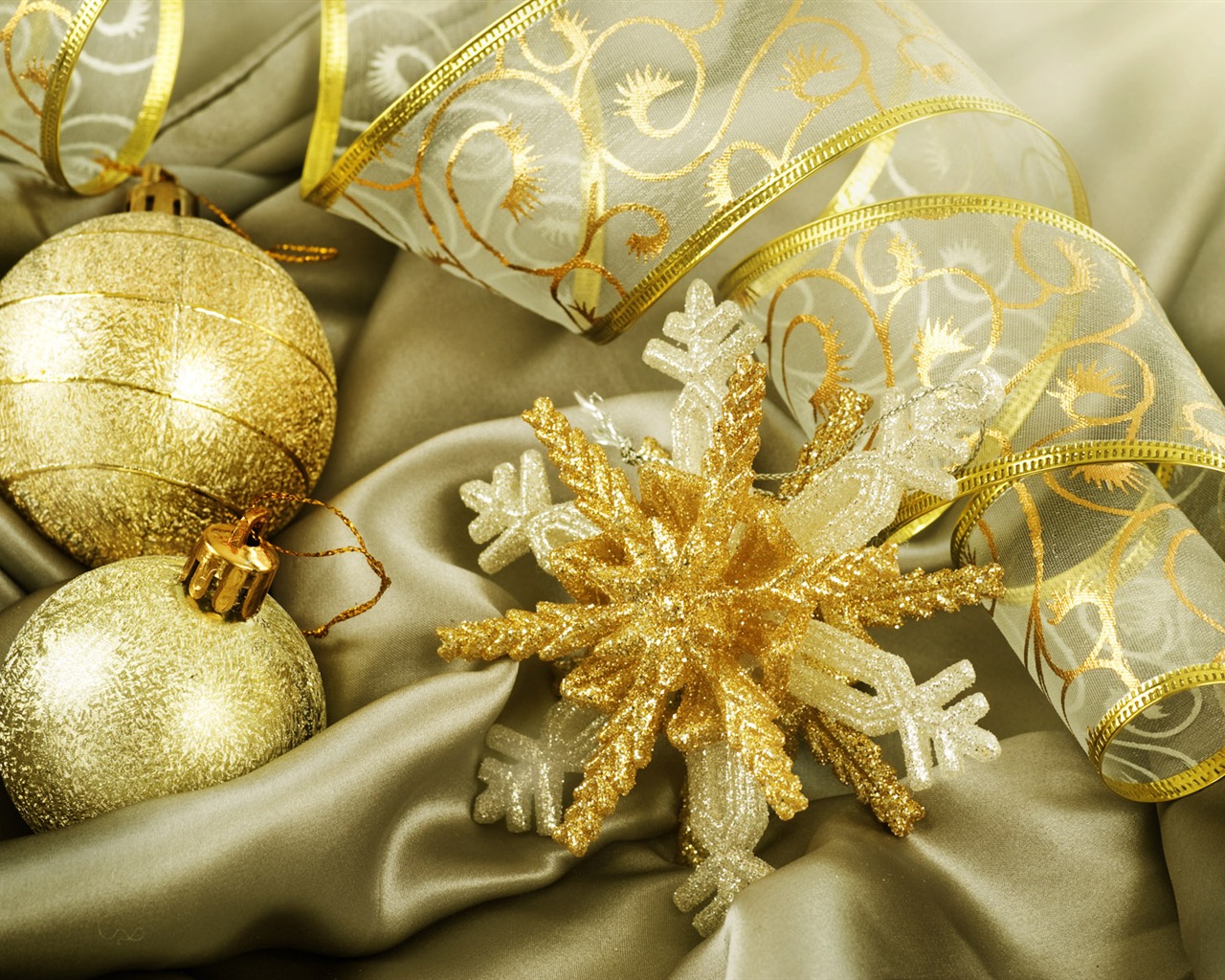 Christmas balls wallpaper (7) #9 - 1280x1024