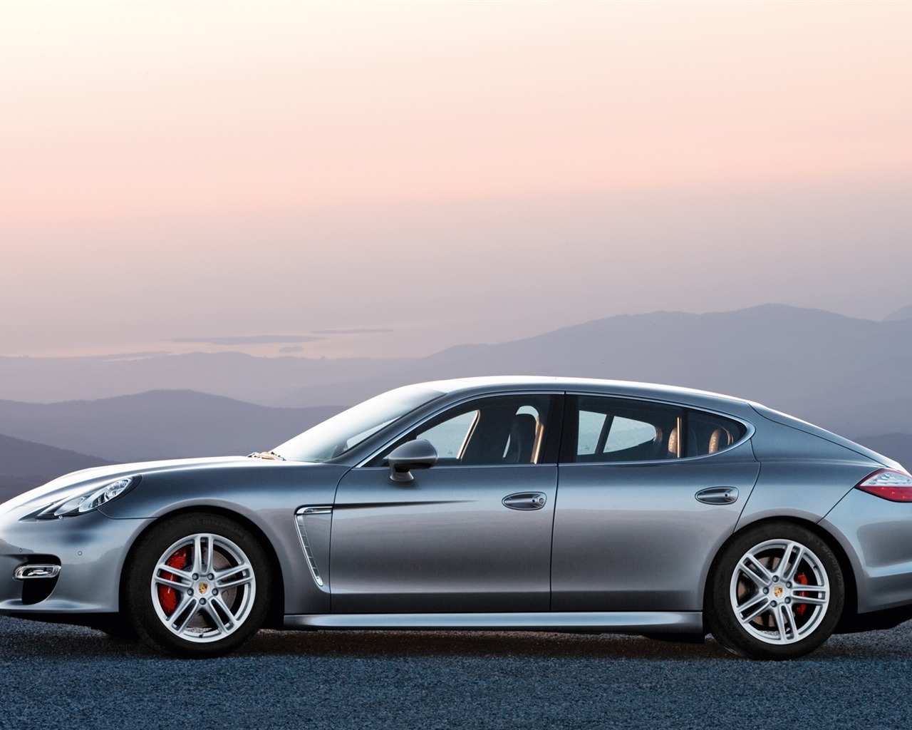 Porsche Panamera Turbo - 2009 HD tapetu #12 - 1280x1024
