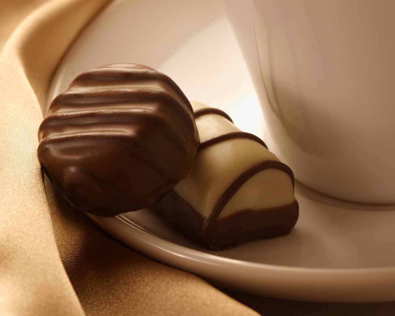 Chocolate close-up wallpaper (2) #16 - 1280x1024