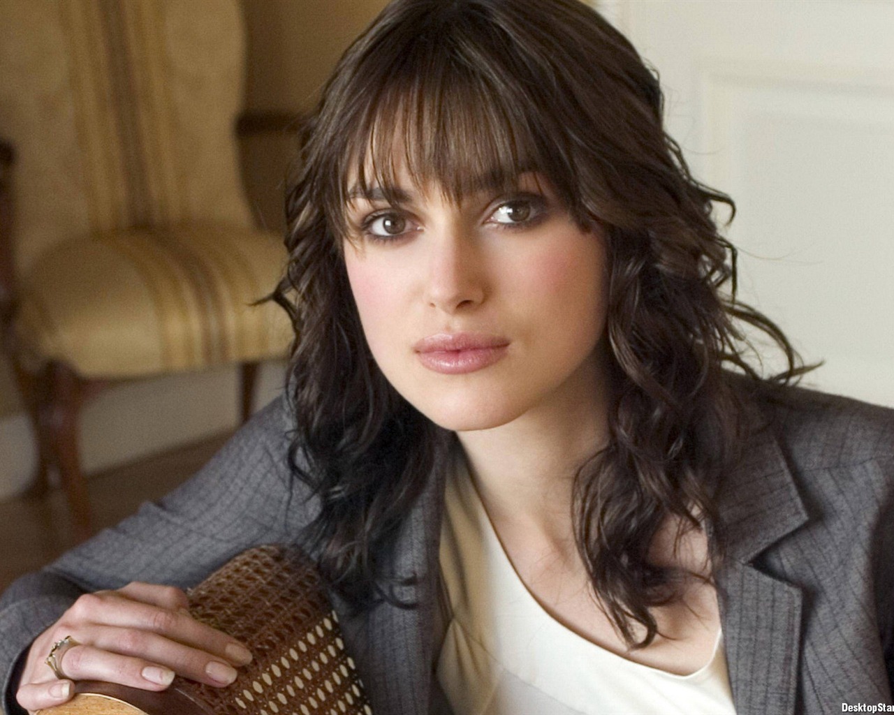 Keira Knightley beautiful wallpaper (3) #33 - 1280x1024