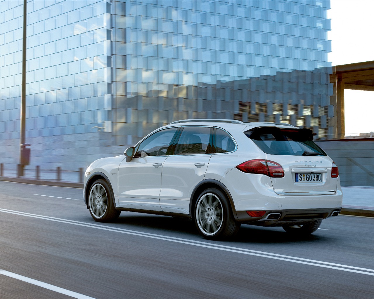 Porsche Cayenne S Hybrid - 2010 HD tapetu #3 - 1280x1024