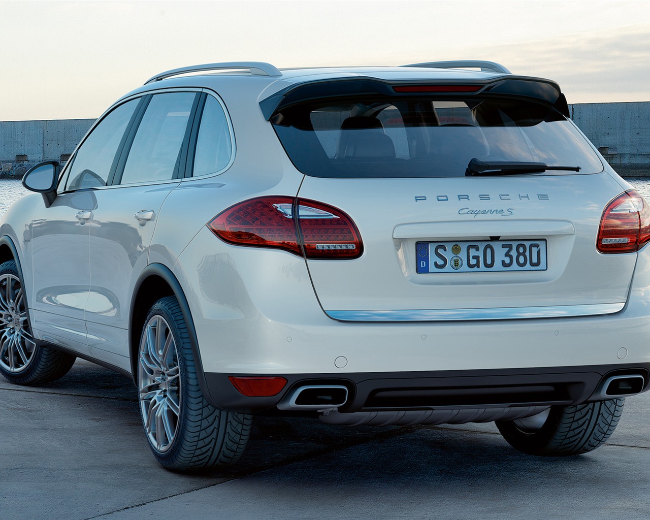 Porsche Cayenne S Hybrid - 2010 HD tapetu #6 - 1280x1024