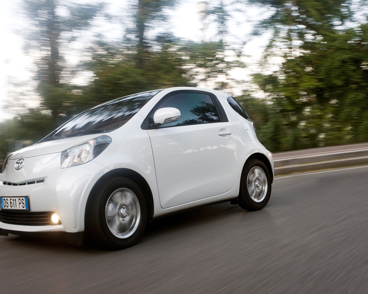 Toyota iQ - 2009 HD tapetu (1) #12 - 1280x1024