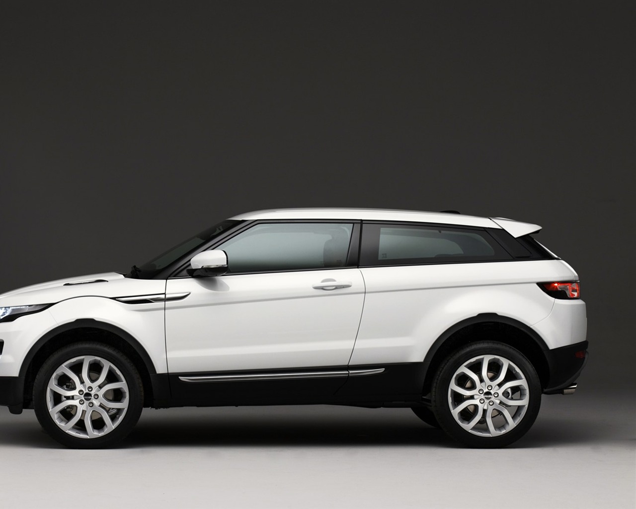 Land Rover wallpapers 2011 (2) #12 - 1280x1024