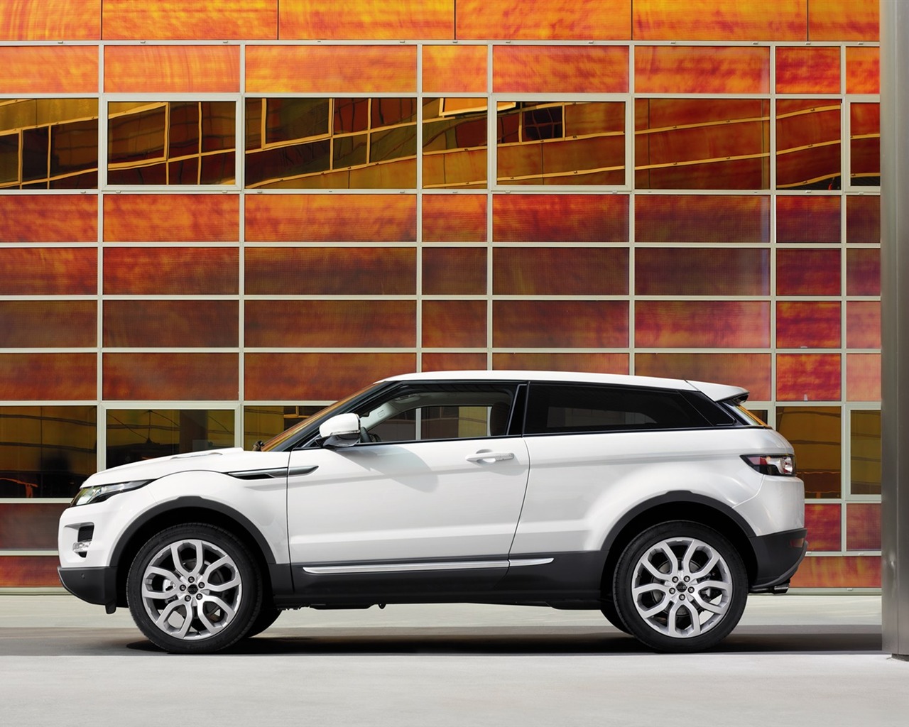 Land Rover wallpapers 2011 (2) #18 - 1280x1024